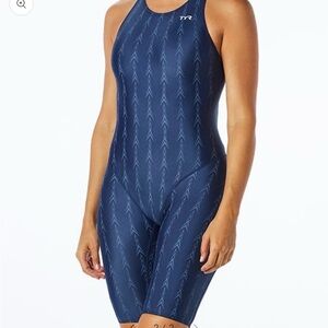 TYR Women's Fusion2 Aerofit Shortjohn in Navy